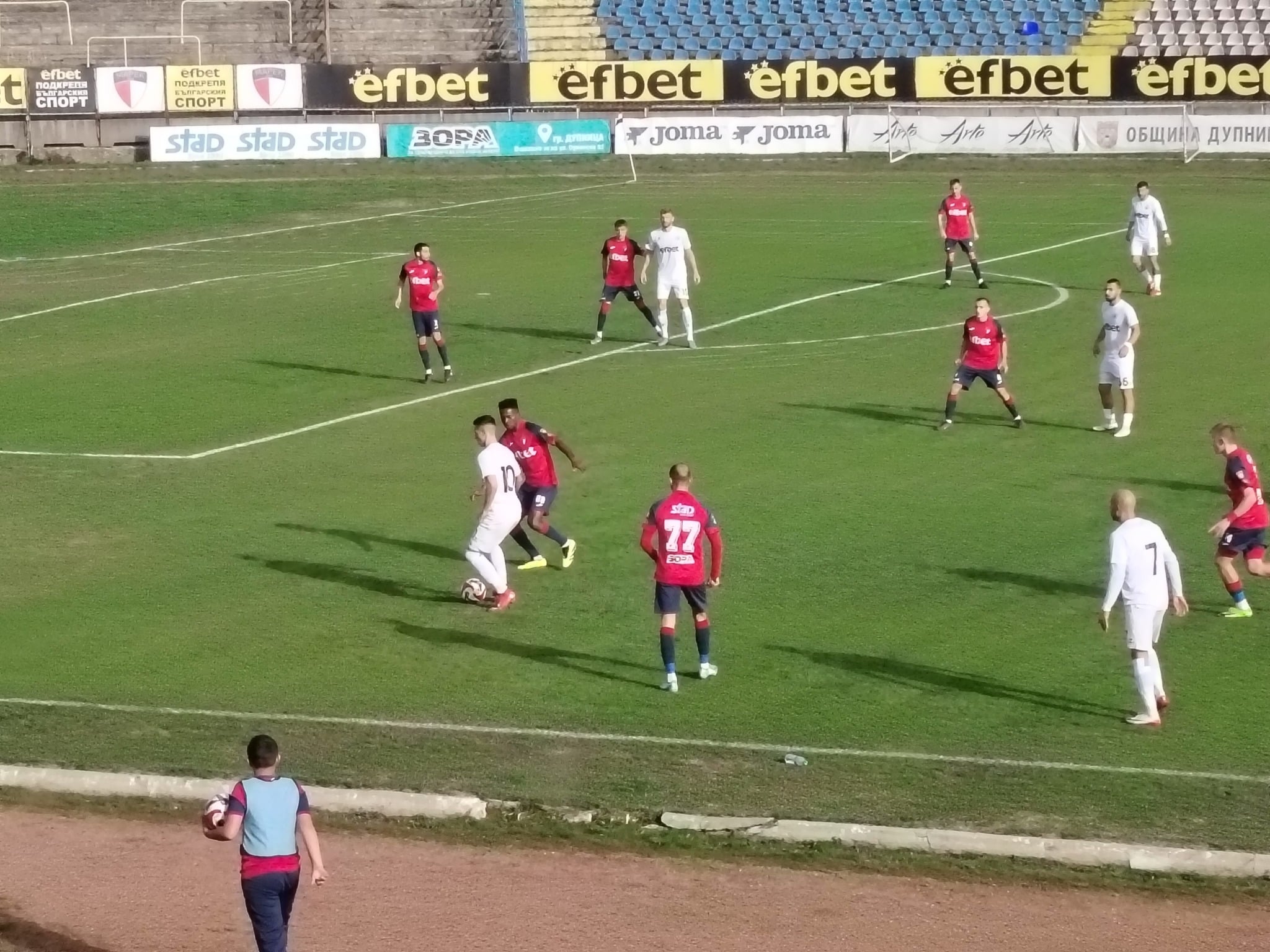 Хебър е повален от Марек след първото полувреме.