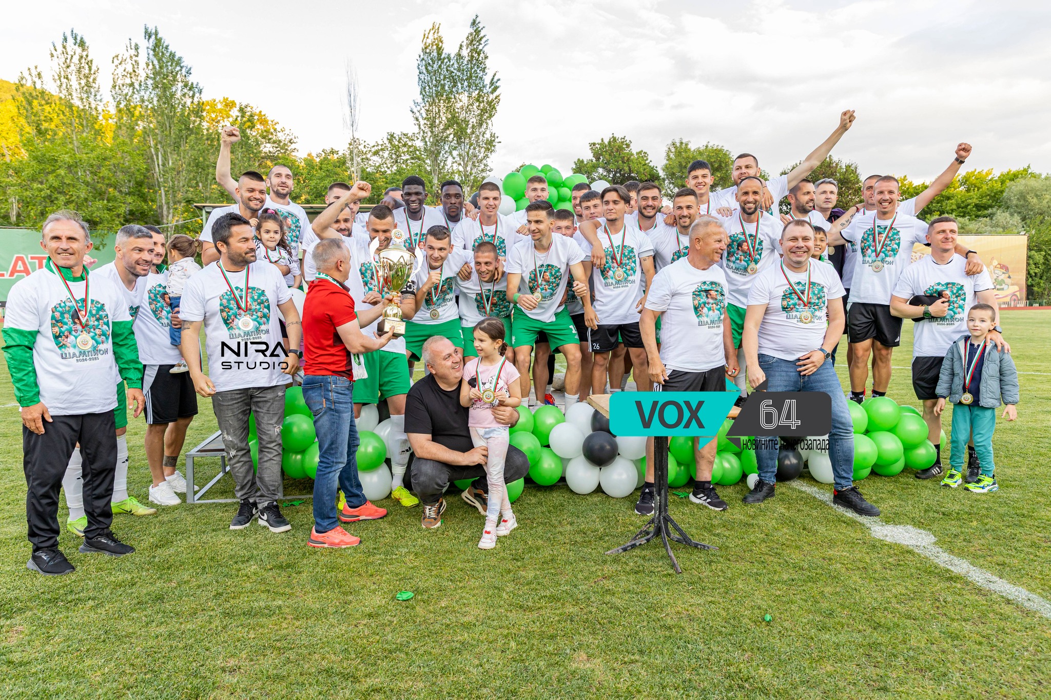 Вихрен освобождава осем футболисти