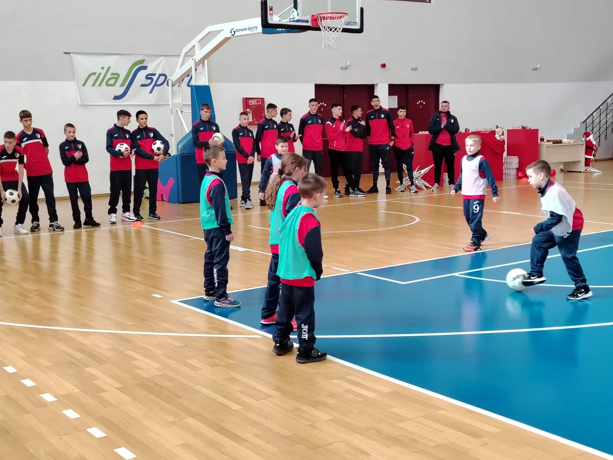 Марек подари страхотен празник на децата от школата