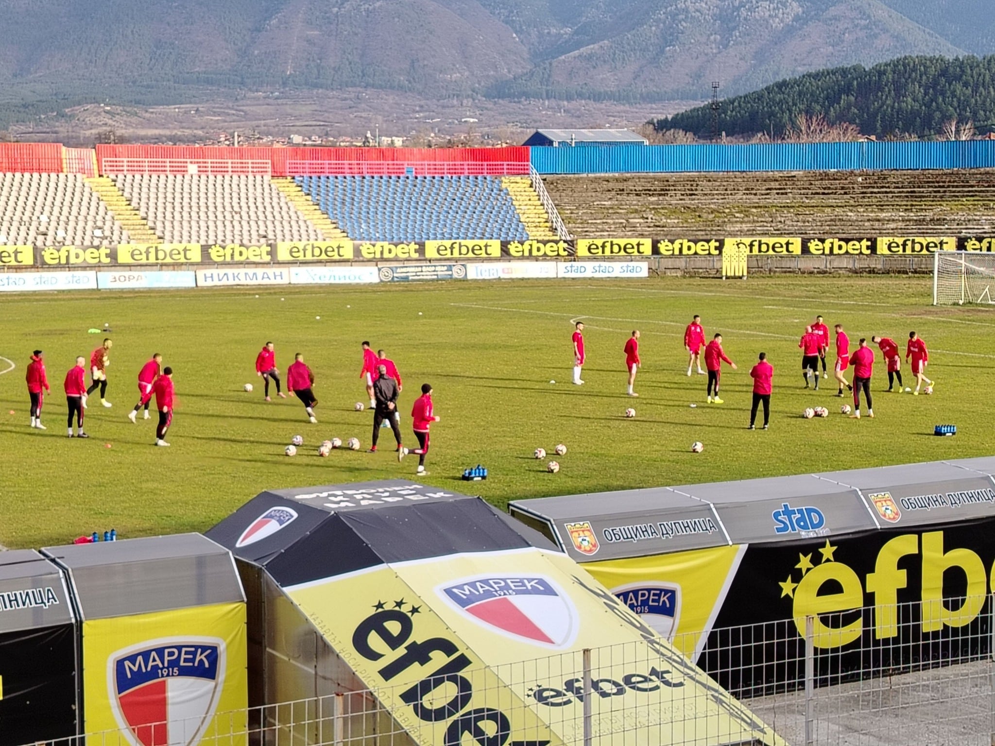 Марек тренира за двубоя с Локомотив ГО