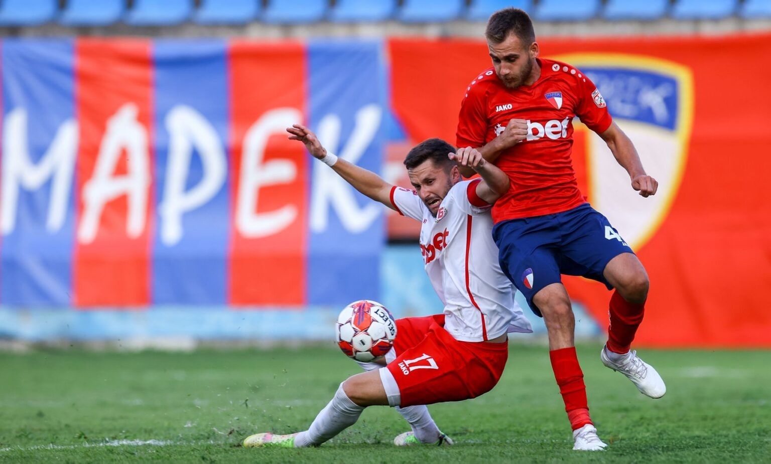 Марек излиза в пореден важен мач по пътя към спасението